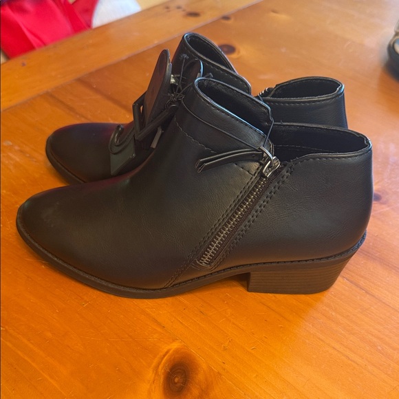 Time and Tru Black Ankle Booties - Picture 1 of 4